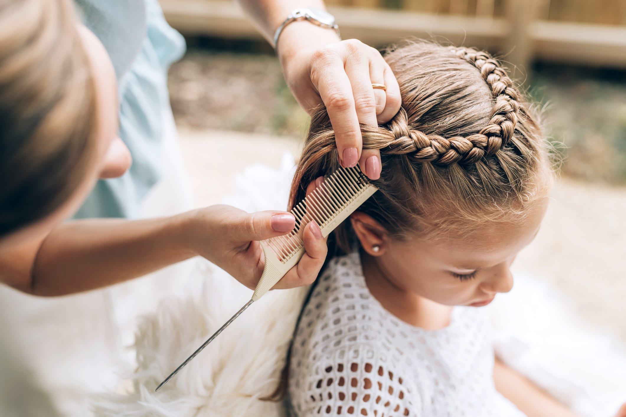 Peinados fáciles y elegantes para niñas en ocasiones especiales y fiestas